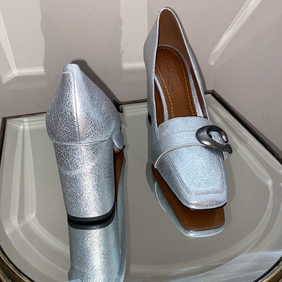 Coach metallic silver block heeled loafer. Size 6 - Picture 5 of 11